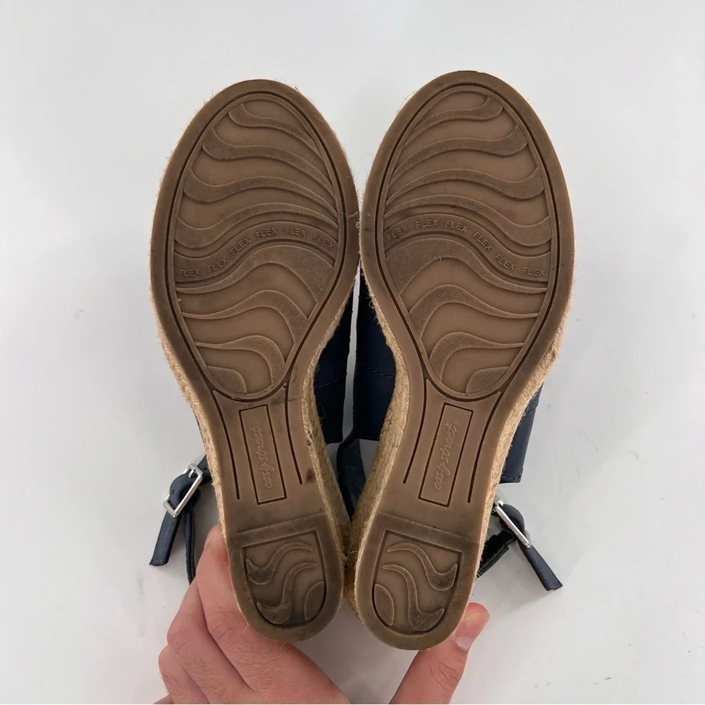 Easy Street womens sandals size 6 navy blue faux leather floral Espadrilles